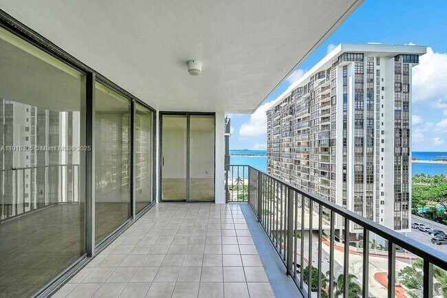 Building Photo - 1915 Brickell Ave