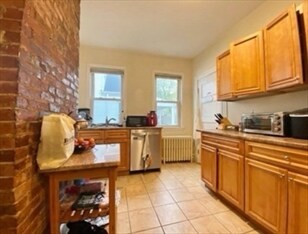 Building Photo - 75 Elmira St