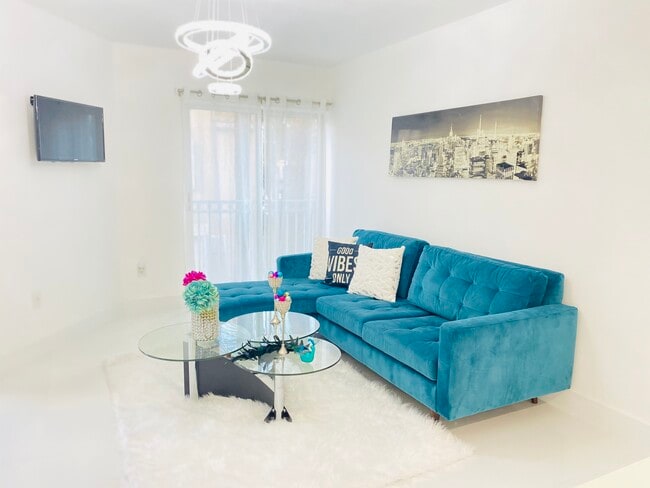 Building Photo - 8615 NW 5th Ter