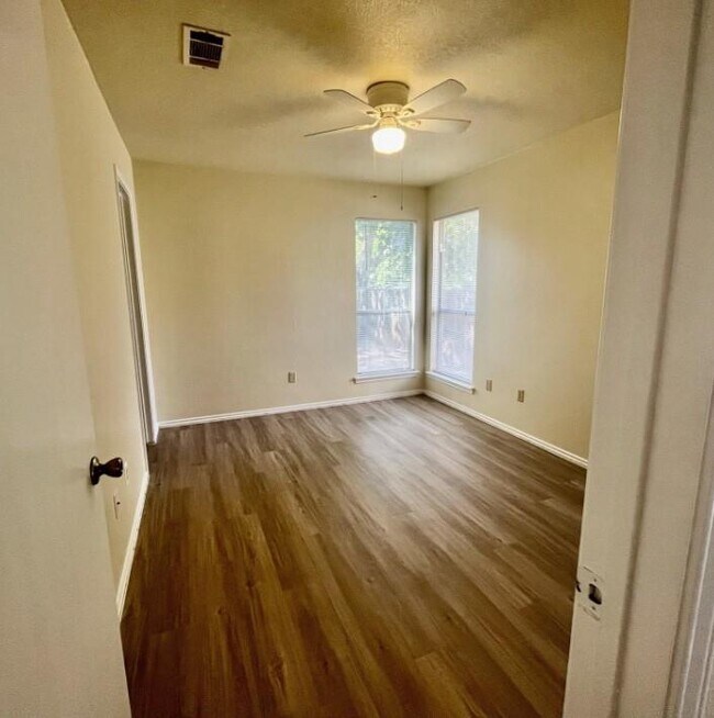 Building Photo - 2114 Redwing Way