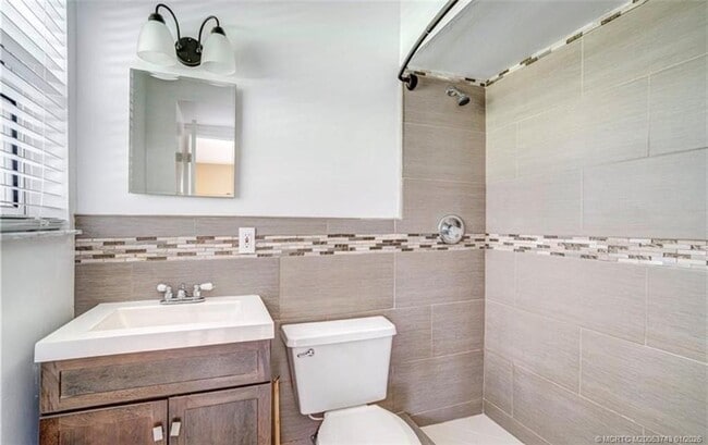 Building Photo - 820 NW 10th Terrace