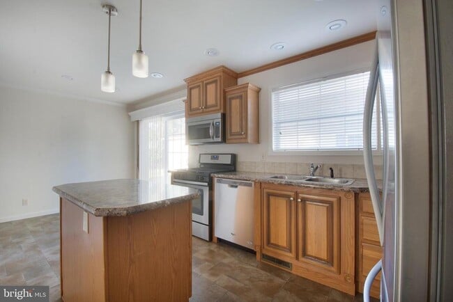 Building Photo - 121 Bluebell Dr