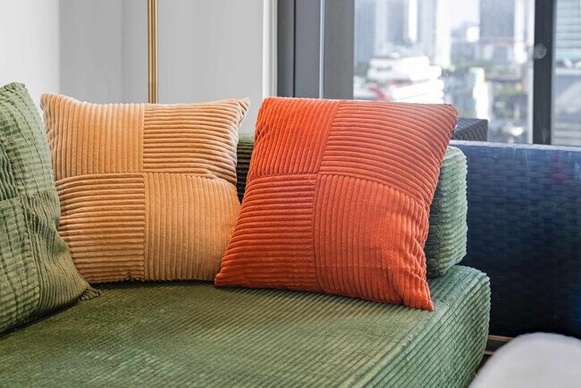 Building Photo - 404 NE 2nd Ave