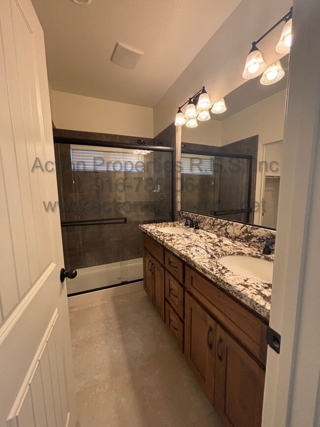 Building Photo - Solar - Whitney Ranch The Ridge: Beautiful Single Story, Immaculate 3Bed 2 Bathroom,  Access to R...