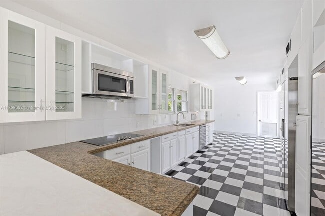 Building Photo - 610 Sabal Palm Rd
