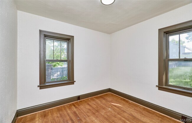 Building Photo - 5021 Ray Ave