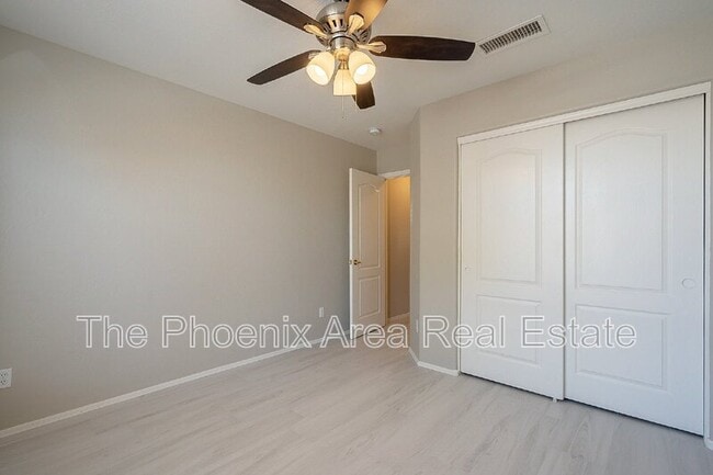 Building Photo - 1070 W Chilton Dr