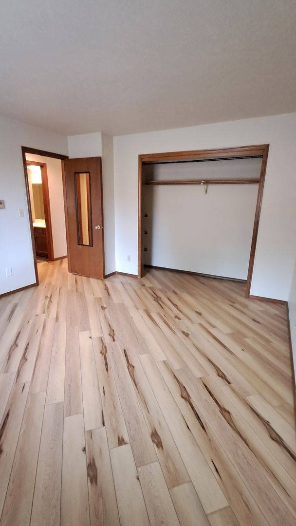 Building Photo - 6006 Boxwood Dr