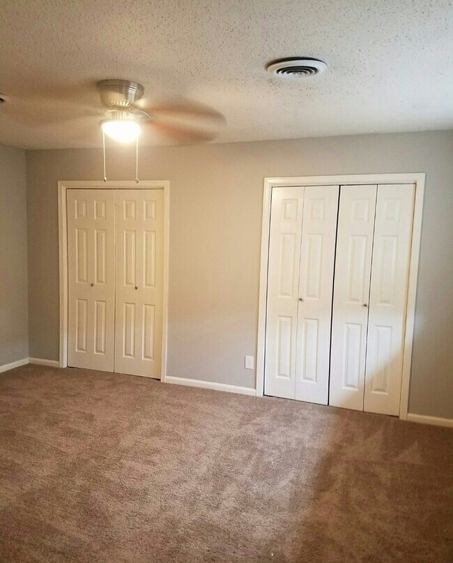 Building Photo - 4018 Strathmore Dr