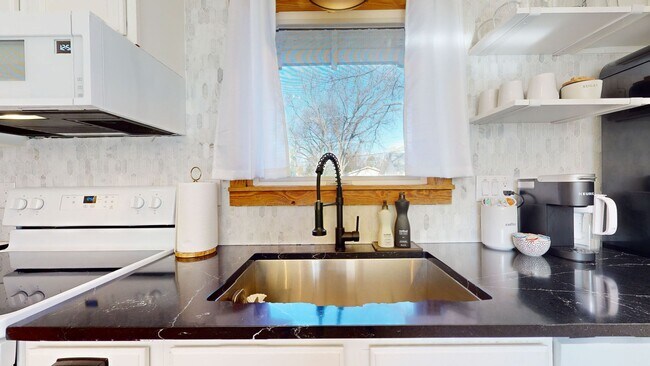 Building Photo - Adorable 3 Bedroom House near NCSU - Available August 1st!