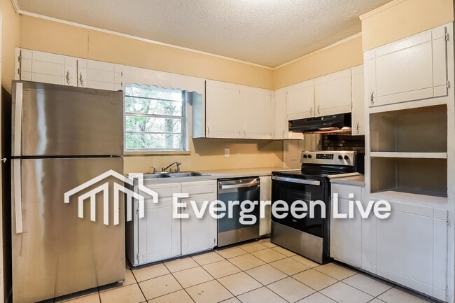 Building Photo - 1208 Oakley Dr