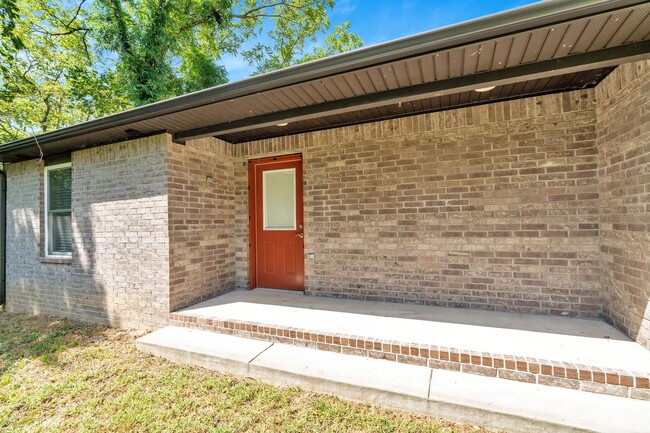 Building Photo - 412 S Byers Ave