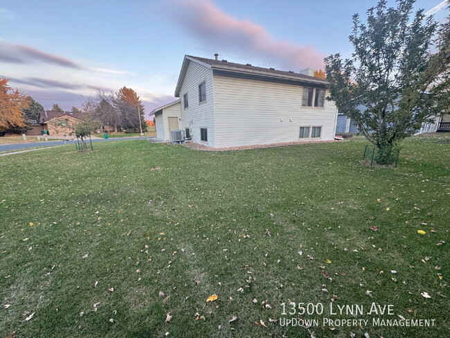 Building Photo - 13500 Lynn Ave