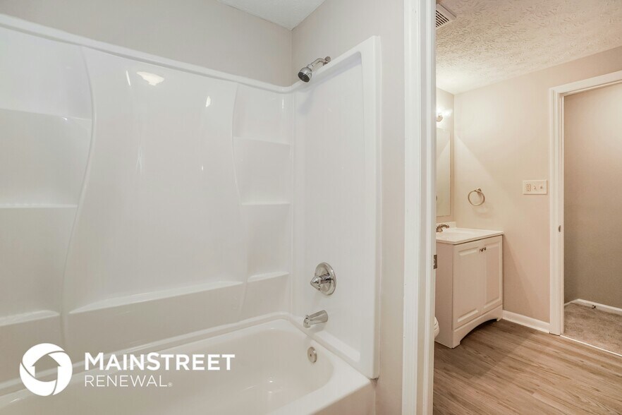 Building Photo - 5412 Aqua St