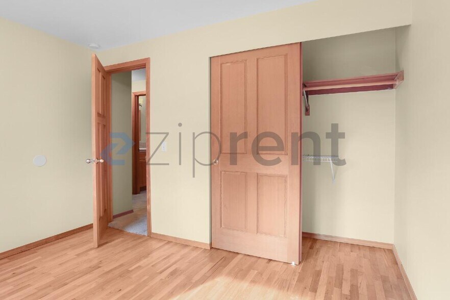 Building Photo - Unit