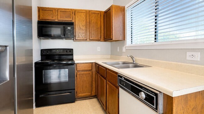 Building Photo - Northwest San Antonio Rental - 3/2 - Near SeaWorld, Alamo Ranch & Lackland AFB