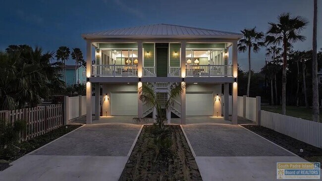 Building Photo - 211A W Mesquite St