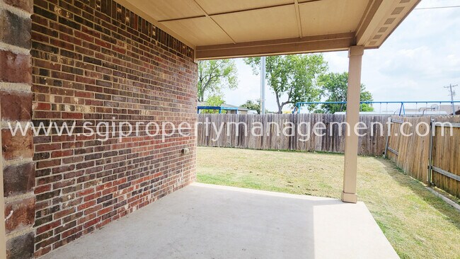 Building Photo - 333 Cedar Crk Dr
