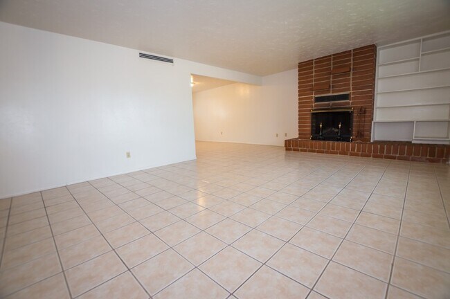 Building Photo - Large Corner Lot Santé Fe Home, Over 1650 ...