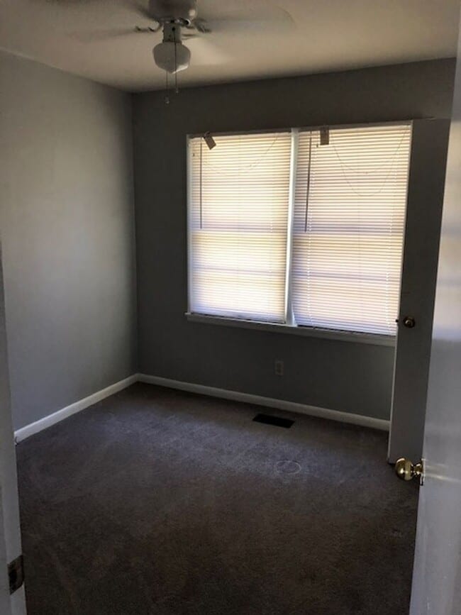 Building Photo - 1705 4th Pl NW