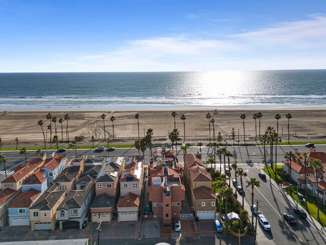 Building Photo - OCEAN FRONT CONDO IN HUNTINGTON BEACH