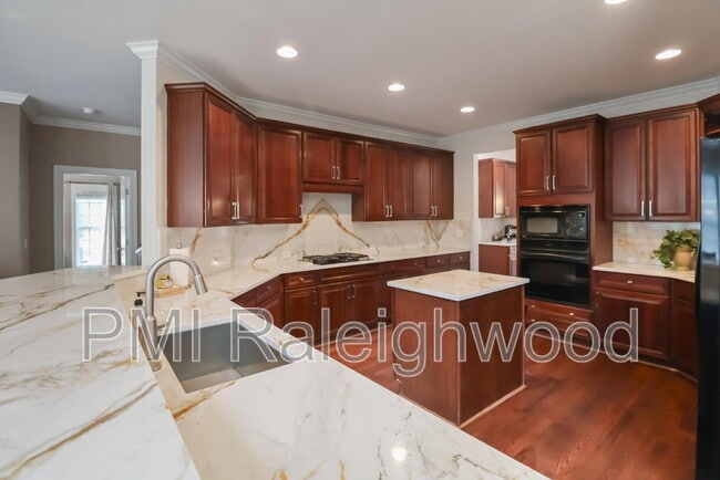 Building Photo - 203 Braebrook Way