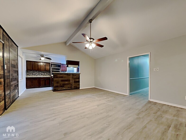 Building Photo - 6127 Heatherbrook Dr