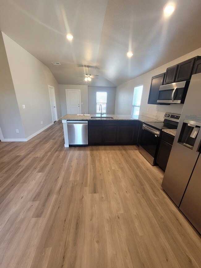 Building Photo - 3 bed 2 bath home in Lone Star Trails subd...
