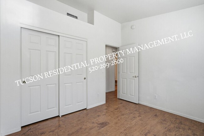 Building Photo - 2440 N Creek Vista Dr