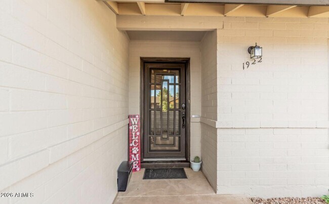 Building Photo - 1922 E Laguna Dr