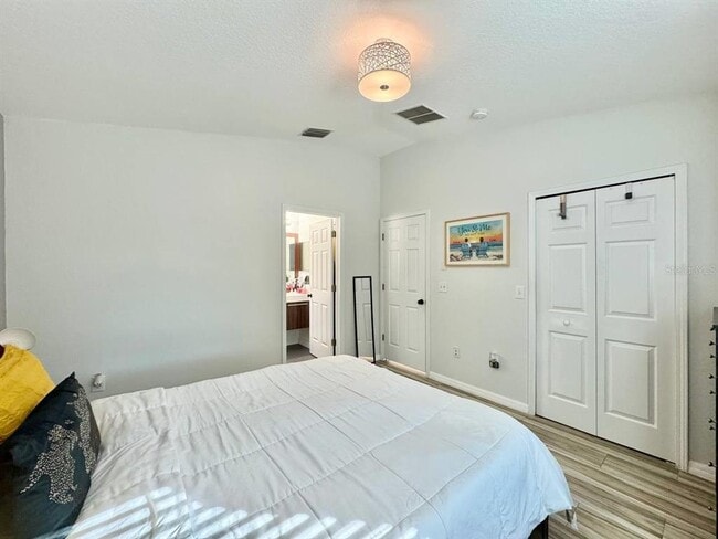 Building Photo - 30912 Bridgegate Dr