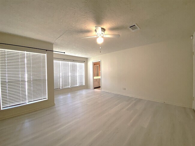 Building Photo - 9515 Hendon Ln