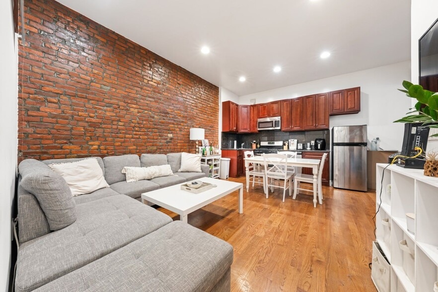 Building Photo - 321 E 14th St