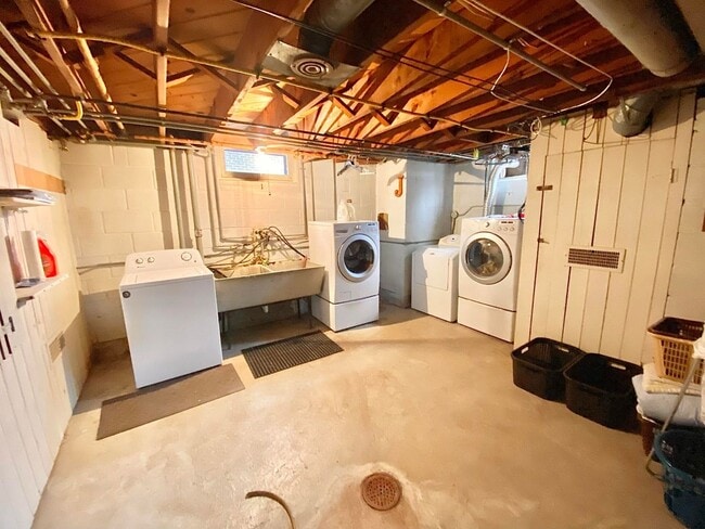 Building Photo - 2787 N Sholes Ave