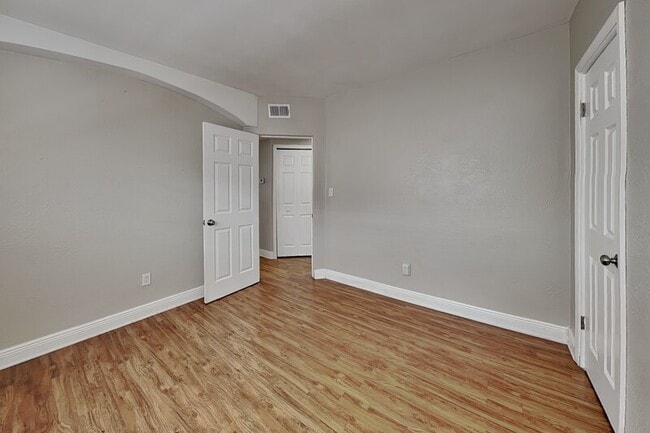 Building Photo - 313 S Lawsona Blvd