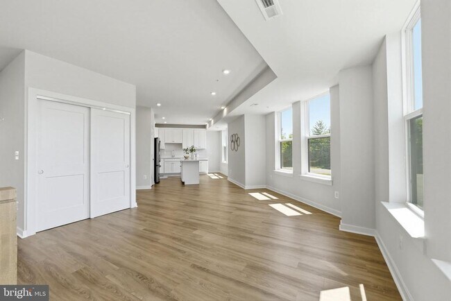 Building Photo - 43830 Middleway Ter
