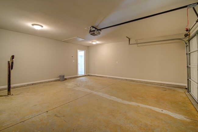 Building Photo - Lovely 3 BR, 2 BA, 2 Car Garage.  Convenie...