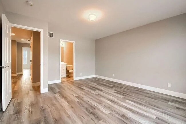 Building Photo - Beautiful 3 bedroom Townhome in Green Valley Ranch