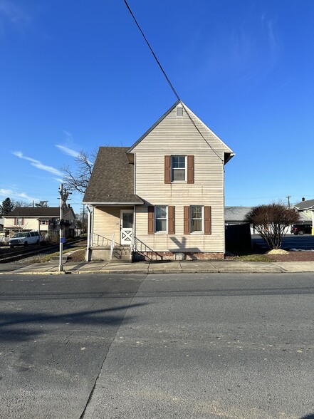 Front of House - 560 S Main St