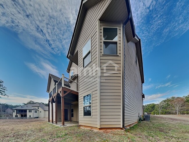 Building Photo - 1076 Adams Haven Bend