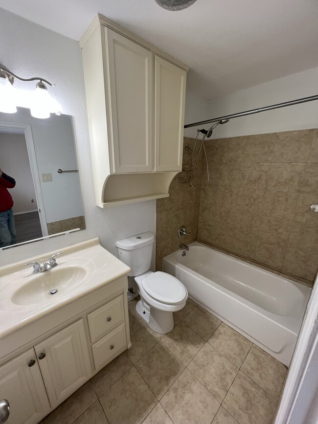 Master Bathroom - 10551 Rose Bud Ct