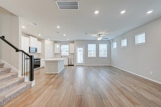 Building Photo - 1526 Lakeline Oak Dr