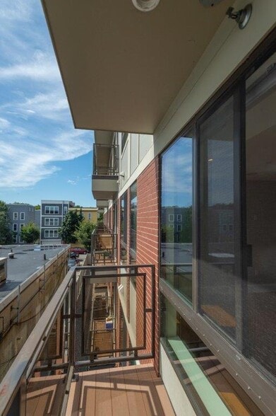 Building Photo - 339 D St