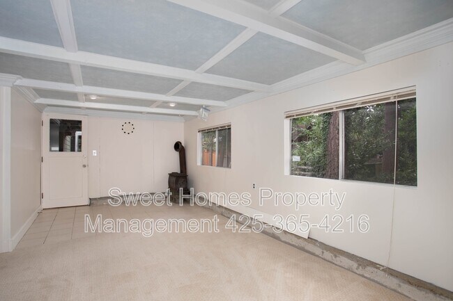 Building Photo - 1338 N 152nd St