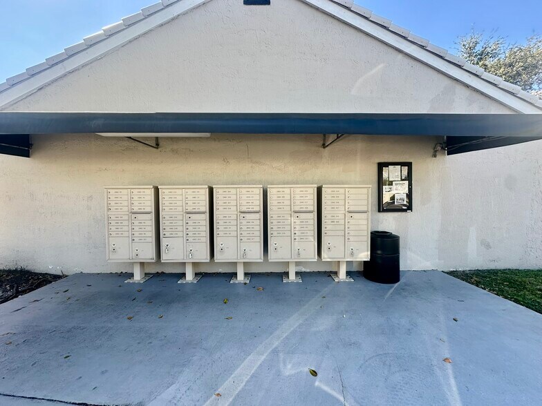 Building Photo - 2890 N Oakland Forest Dr