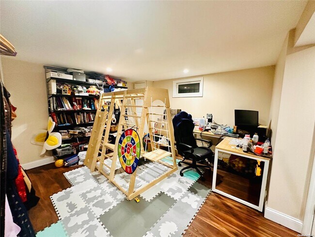 Building Photo - 64 Dante Ave