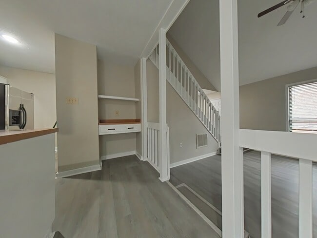 Building Photo - 857 Danish Dr