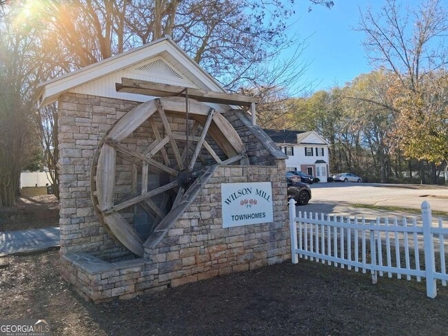 Building Photo - 209 E Wilson St