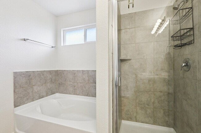 Building Photo - "Charming 3-Bedroom Haven with Granite Elegance in San Antonio!"