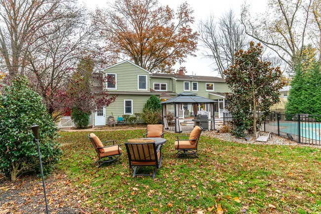 Building Photo - 24 Camelia Ct